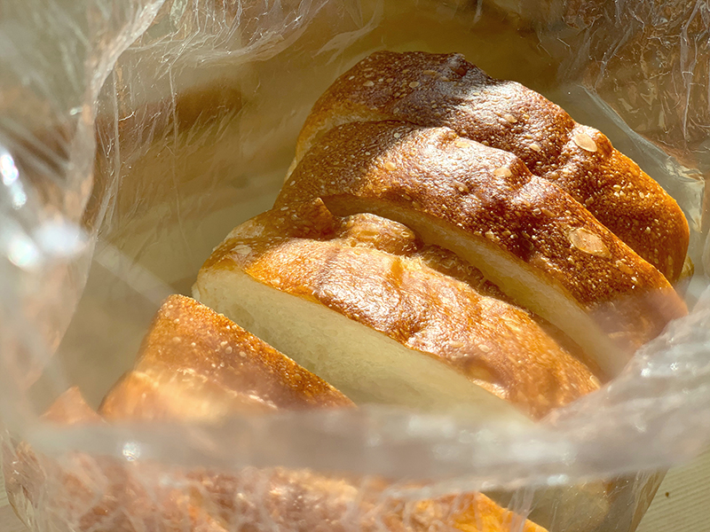 袋をあけた食パン