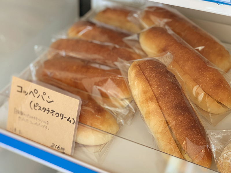 店頭に並んだコッペパン