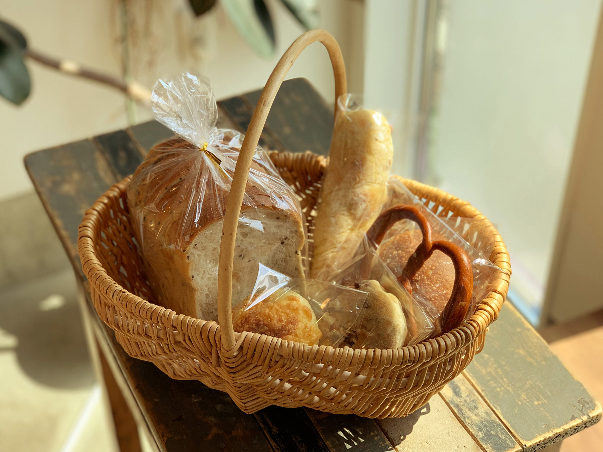 カゴに入ったパン