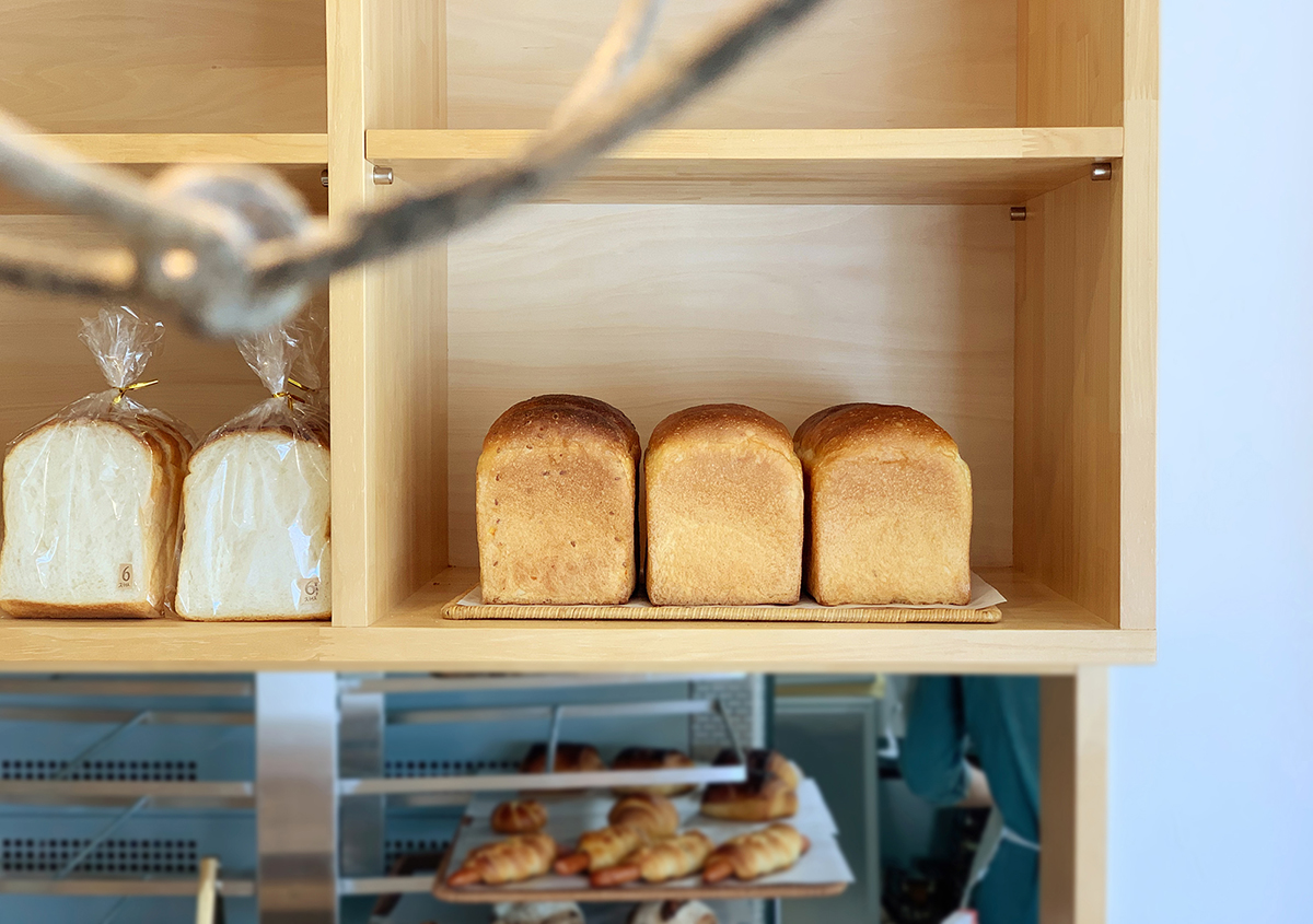 店内に並ぶ食パン